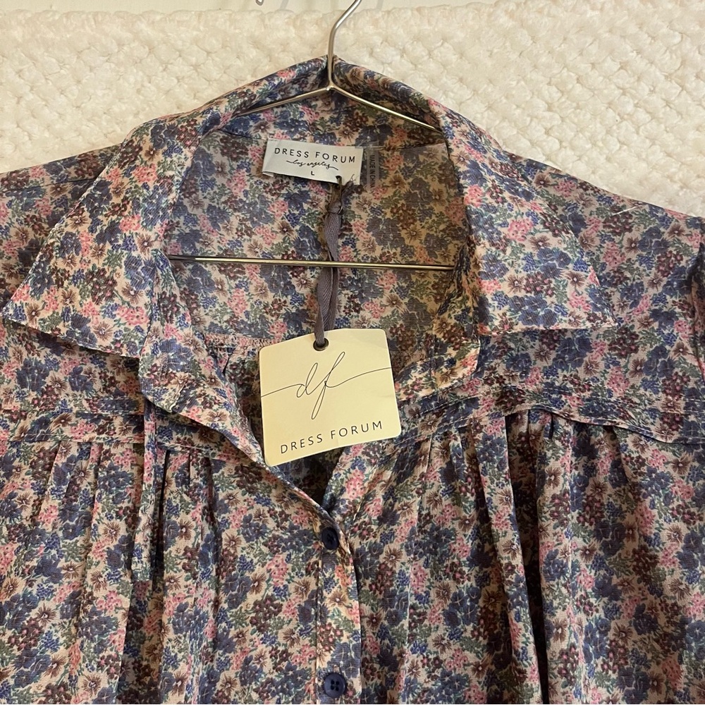 Dress Forum Button-Up Blouse Long Sleeve Lightweight Blue Pink Floral Large NWT - Picture 2 of 6